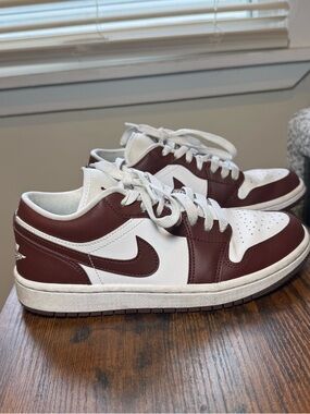 Nike Air Jordan Low Top White/Brown Sneakers